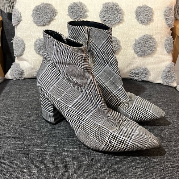 Streetwear Society gray plaid bootie heels 💙 - Picture 5 of 6